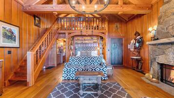 House (5 Bedrooms) | Interior