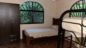 2 bedrooms, iron/ironing board, WiFi, bed sheets - Mountain Breeze Villa, a charming 2 BR cottage with spectacular views, WIFI, AC (Savegre Quepos)