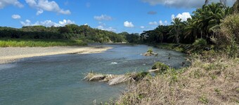 Mountain Breeze Villa, a charming 2 BR cottage with spectacular views, WIFI, AC