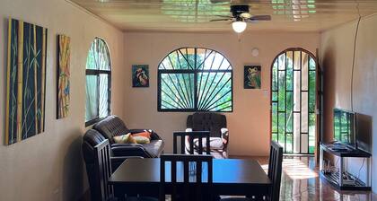 Mountain Breeze Villa, a charming 2 BR cottage with spectacular views, WIFI, AC