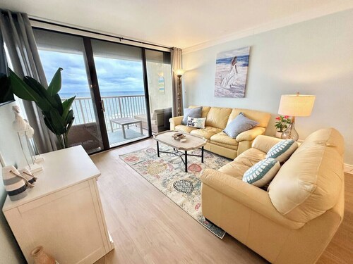 Stylish & Modern Ocean View Retreat on the Beach!