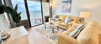 Stylish & Modern Ocean View Retreat on the Beach!