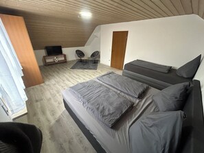 3 bedrooms, WiFi, bed sheets