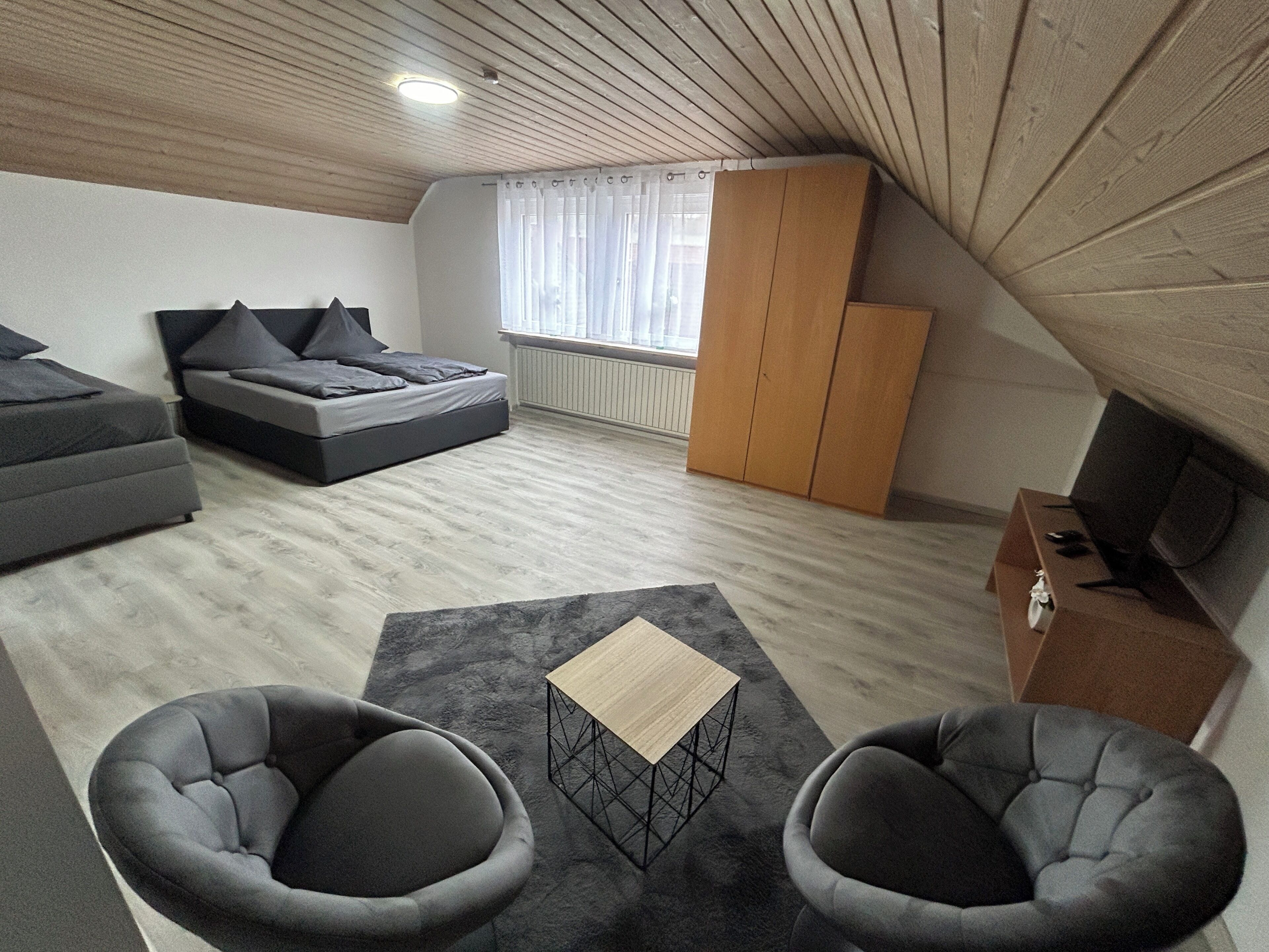 3 室のベッドルーム、WiFi、ベッドシーツ