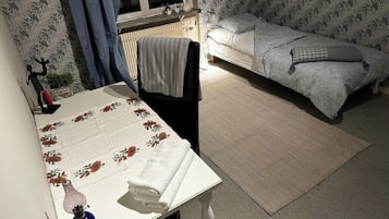 2 chambres, fer et planche Ă  repasser, Wi-Fi, draps fournis