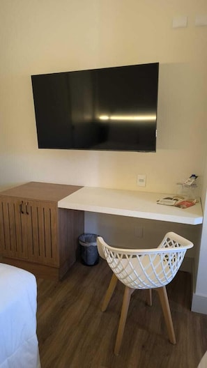 Quarto Quadruplo Superior | 1 bedroom, in-room safe, laptop workspace, free WiFi