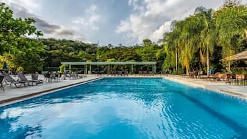 2 piscines a l'aire lliure