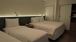 Superior kamer | Een kluis op de kamer, een laptopwerkplek, gratis wifi