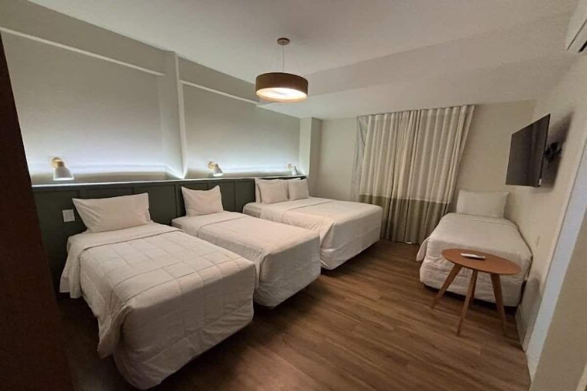 Quarto Familia | 1 bedroom, in-room safe, laptop workspace, free WiFi