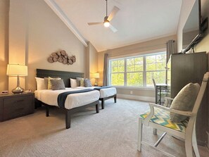 3 chambres, fer et planche à repasser, lit de bébé portatif