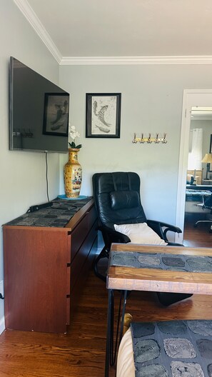 Interior - Charming Retro Ranch, enclosed resort backyard, quiet cul-de-sac, close to shops (Escondido)