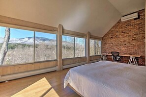 5 bedrooms, iron/ironing board, free WiFi, bed sheets