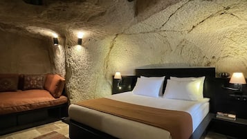 Premium bedding, minibar, individually decorated, individually furnished