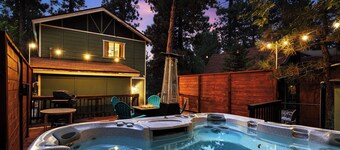 Barker Cottage: Hot Tub, Shuffleboard, Firepit