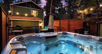 Barker Cottage: Hot Tub, Shuffleboard, Firepit