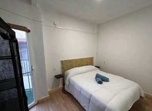 3 chambres, fer et planche à repasser, Wi-Fi, draps fournis