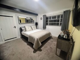 Classic Double Room, Garden View | Individually furnished, iron/ironing board, free WiFi, bed sheets