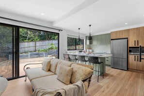 TV - Ankers Home at Mollymook (Mollymook Beach)
