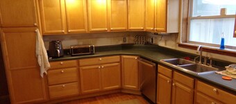 Rescued Wood Bunkhouse-Sleeps 8 hunters. Full kitchen and bath. Lots of parking.