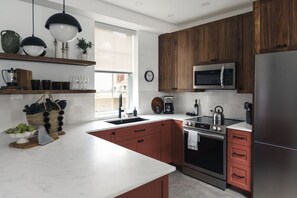 Fridge, microwave, oven, stovetop