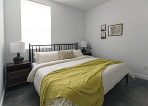 2 bedrooms, desk, iron/ironing board, free WiFi