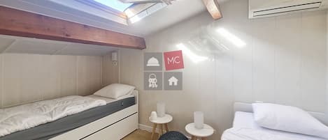 4 bedrooms, iron/ironing board, free WiFi