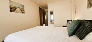 4 bedrooms, desk, iron/ironing board, WiFi