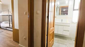 4 bedrooms, desk, iron/ironing board, WiFi