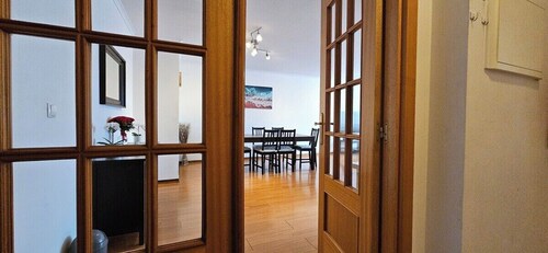 Modern 3 Bed Flat - Beaches, Expo & City Fun - Your Gateway to Lisbon