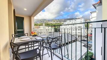 Apartment | 1 bedroom, desk