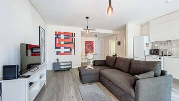 House | 1 bedroom, desk