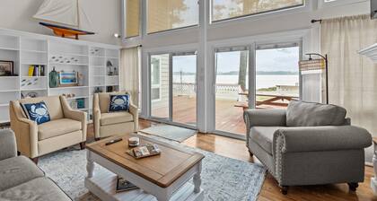 Blue Crab Shores: Waterfront Oasis with Stunning Views & Endless Possibilities