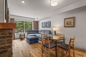 Televisie en een open haard