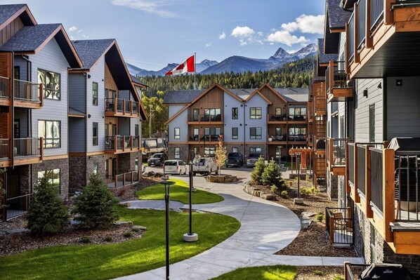 Exterior - Alpine Retreat 3Bd/2Bath with Bunkbeds, Sleeps 8 (Dead Man's Flats)