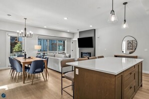 Dining - Alpine Retreat 3Bd/2Bath with Bunkbeds, Sleeps 8 (Dead Man's Flats)