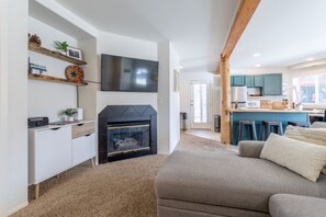 Smart-TV, peis, bøker og PC-skjermer