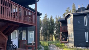 A cabin with a wooden deck, a bicycle, and a gravel path. - Cute modern 2 bed retreat, a perfect basecamp for your adventures! (Fraser)