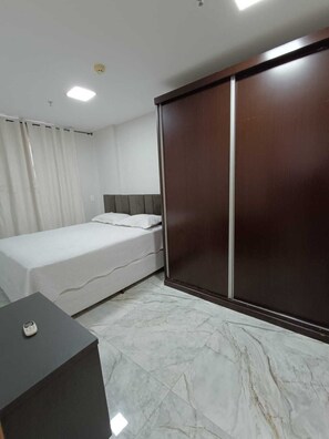 1 bedroom, iron/ironing board, WiFi, bed sheets - Luxury Penthouse with Pool Views and Barbecue  (Taguatinga)