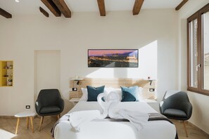 1 bedroom, in-room safe, iron/ironing board, free WiFi