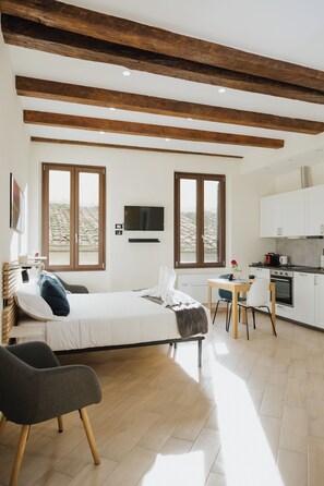 1 slaapkamer, een kluis op de kamer, een strijkplank/strijkijzer