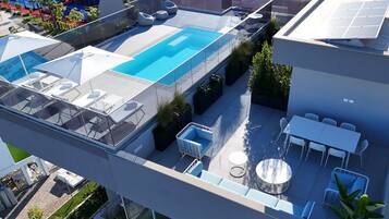 Piscina all'aperto, una piscina riscaldata