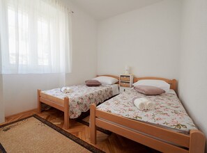 1 bedroom, WiFi, bed sheets - Cozy Downtown Trogir Apartment with Balcony - One Bedroom Apartment with Balcony (Trogir)