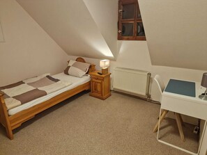 1 bedroom, WiFi, bed sheets