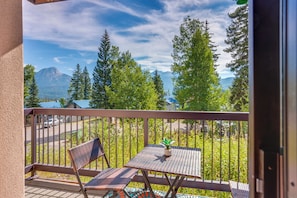 Outdoor dining - Skiing & Hiking: Mtn-View Condo in Durango! (Durango)