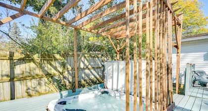 Sand Lake Retreat: Canal Access & Large Yard!