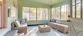 Sand Lake Retreat: Canal Access & Large Yard!