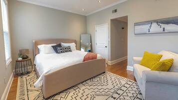 4 bedrooms, desk, iron/ironing board, free WiFi