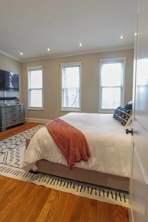 4 Schlafzimmer, Schreibtisch, Bügeleisen/Bügelbrett, kostenloses WLAN