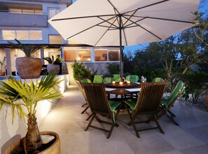 Outdoor dining - Okrug Gornji Luxurious Escape Villa with Pool - Five Bedroom Villa with Pool (Okrug Gornji)