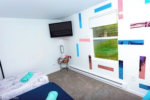 3 bedrooms, in-room safe, desk, iron/ironing board